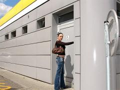 A Horny And Very Sexy Teenage Toilet Penis Sucking Chick