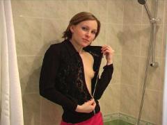 Fresh Amateur Beauty Strips And Pees In A Bathtub